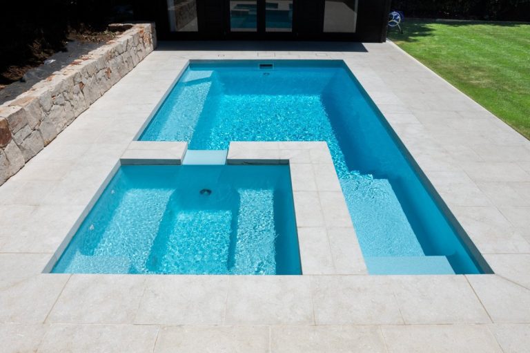Coral Bay 7m x 3m California Sparkle - The Fibreglass Pool Company