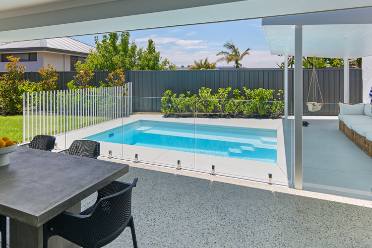 hamilton-slimline-5.5m-3m-polo-white-sparkle-south-brisbane-galleryimage-2