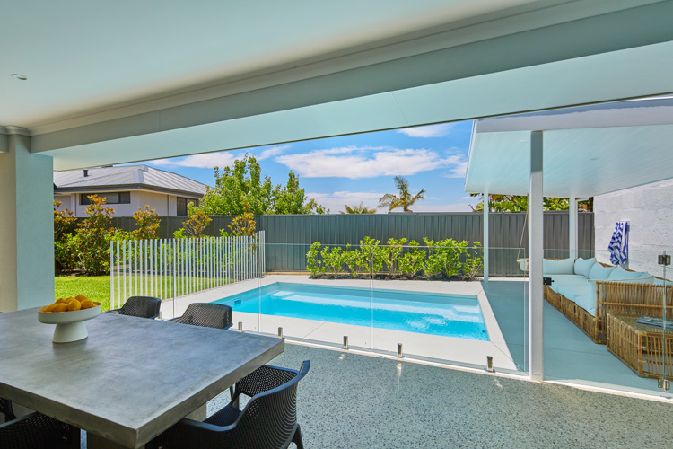 hamilton-slimline-5.5m-3m-polo-white-sparkle-south-brisbane-galleryimage-5