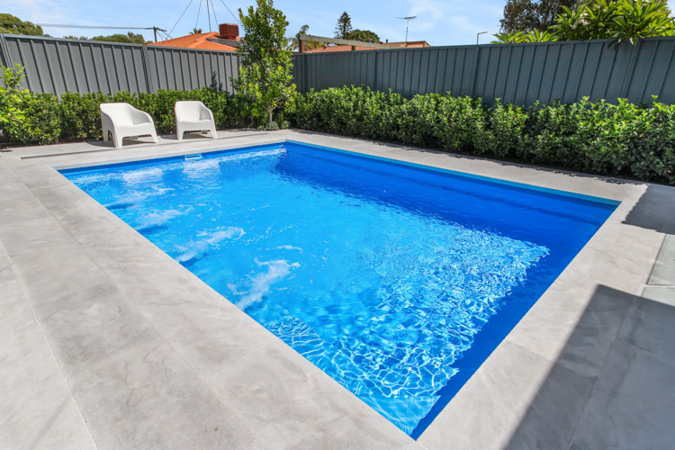 hampton-grande-6m-4.2m-crystal-blue-sparkle-safety-bay-galleryimage-2.jpg