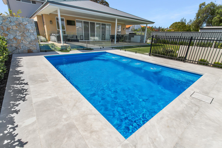 hampton-grande-6m-4.2m-crystal-blue-sparkle-safety-bay-galleryimage-3.jpg