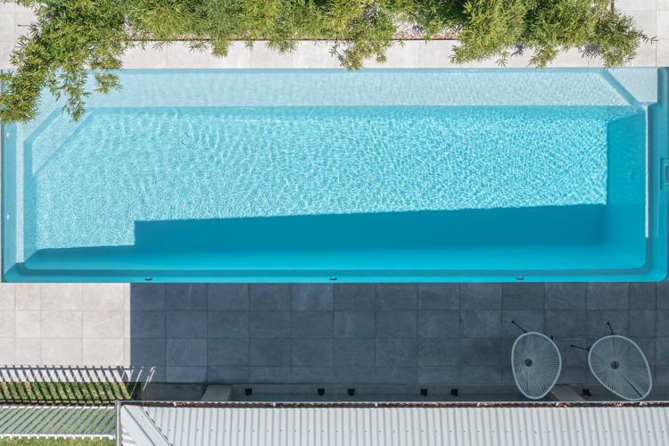 hampton-lap-pool-10m-silver-pearl-sparkle-galleryimage-1
