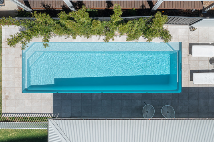 hampton-lap-pool-10m-silver-pearl-sparkle-galleryimage-2.jpg