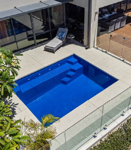 how-to-enhance-your-pool-area-with-natural-stone-features-blogimage1-m